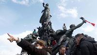 Aksi May Day di Paris Berujung Ricuh