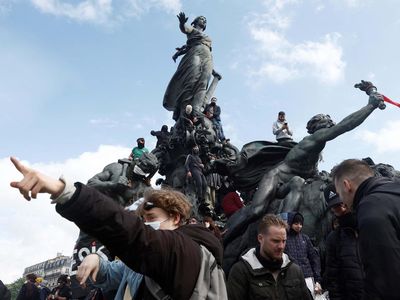 Aksi May Day di Paris Berujung Ricuh