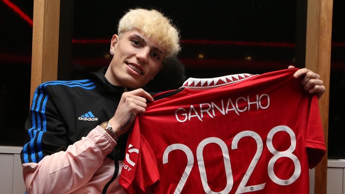 MANCHESTER, ENGLAND - APRIL 28: Alejandro Garnacho of Manchester United poses after signing a new contract at Old Trafford on April 28, 2023 in Manchester, England. (Photo by Matthew Peters/Manchester United via Getty Images)