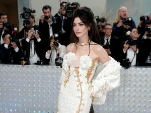 Pengakuan Anne Hathaway Alami Keguguran Saat Perankan Wanita Hamil Pengakuan Anne Hathaway Alami Keguguran Saat Perankan Wanita Hamil
