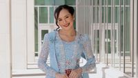 7 Gaya Wisuda Beby Tsabina Pakai Kebaya di AS, Lulus dengan Nilai Sempurna
