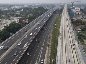 Exit Tol Cibitung Diberlakukan Buka Tutup Imbas Demo Buruh di Cikarang Exit Tol Cibitung Diberlakukan Buka Tutup Imbas Demo Buruh di Cikarang