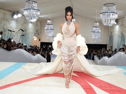 Saat North West Kritik Gaun MET Gala Kim Kardashian di Depan Desainer