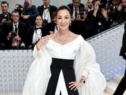 Michelle Yeoh Dianugerahi Women in Motion Cannes