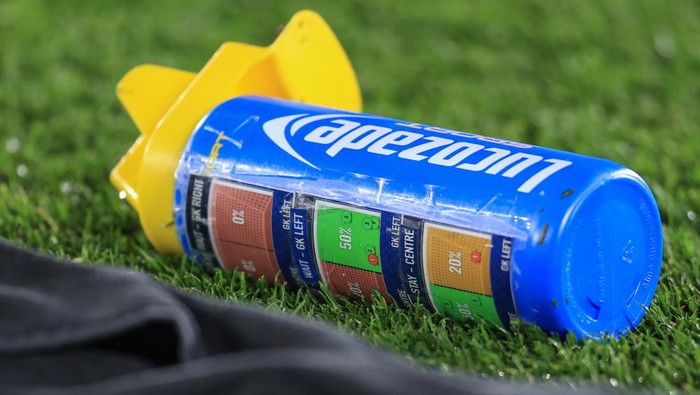 LEICESTER, ENGLAND - MAY 01: the drink bottle of Everton goalkeeper Jordan Pickford with information about opposition players penalty kick statistics during the Premier League match between Leicester City and Everton FC at The King Power Stadium on May 1, 2023 in Leicester, United Kingdom. (Photo by Simon Stacpoole/Offside/Offside via Getty Images)