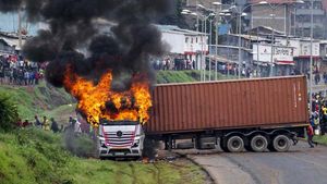 Demo Memanas, Massa Bakar Truk Kontainer di Kenya