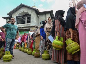 Emak-emak di Aceh Rela Antre demi Dapat LPG 3 Kg, Langka?