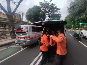 Wanita Asal Malang Tewas Usai Jatuh dari Motor di Raya Darmo Surabaya Wanita Asal Malang Tewas Usai Jatuh dari Motor di Raya Darmo Surabaya