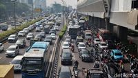 Harap Bersabar, Jalan Gatot Subroto Macet Banget!