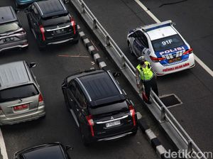 Senin Pagi, Lalin Tol Arah Jakarta Padat di Sejumlah Titik Senin Pagi, Lalin Tol Arah Jakarta Padat di Sejumlah Titik