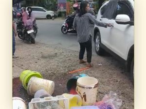 Wanita di Makassar Tolak Didamaikan Polisi Usai Dagangan Dihambur Ibu Tiri Wanita di Makassar Tolak Didamaikan Polisi Usai Dagangan Dihambur Ibu Tiri