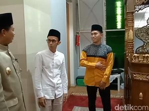 Sikap Imam Masjid di Bandung Usai Diludahi Bule Australia Sikap Imam Masjid di Bandung Usai Diludahi Bule Australia