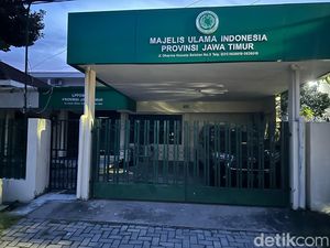 Kantor MUI Jatim Adem Ayem-Tak Dijaga Meski Ada Insiden Penembakan di Pusat Kantor MUI Jatim Adem Ayem-Tak Dijaga Meski Ada Insiden Penembakan di Pusat