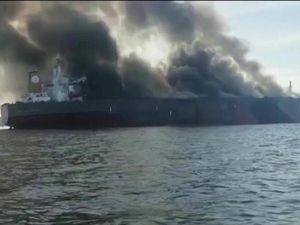 Kapal Tanker Minyak Terbakar di Perairan Malaysia, 3 ABK Hilang Kapal Tanker Minyak Terbakar di Perairan Malaysia, 3 ABK Hilang
