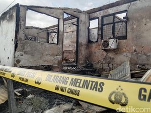 Kebakaran di Asrama Polisi Manado, 8 Rumah Ludes Terbakar Kebakaran di Asrama Polisi Manado, 8 Rumah Ludes Terbakar