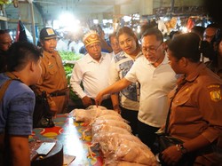Tinjau Pasar di Jayapura, Zulhas Sebut Stok dan Harga Bapok Stabil