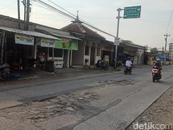 Jalan Alternatif Demak-Semarang 2 Tahun Rusak, Warga: Bikin Pelek Bengkok