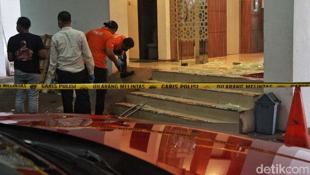 Tim Inafis Olah TKP Penembakan di Kantor MUI Tim Inafis Olah TKP Penembakan di Kantor MUI