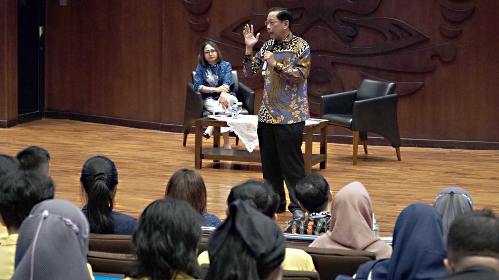 Kuliah Umum Dukung Indonesia Meraih Bonus Demografi Berkualitas Kuliah Umum Dukung Indonesia Meraih Bonus Demografi Berkualitas