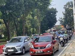 Lalin Lenteng Agung Macet, Warga Keluhkan Jalanan Sempit