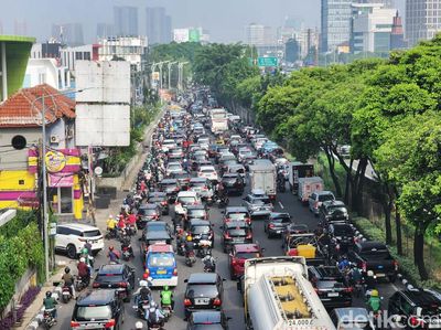Lalin Jalan TB Simatupang Padat Merayap