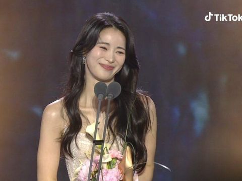 Lim Ji Yeon menyebutkan Lee Do Hyun di speech kemenangannya lewat acara Baeksang Arts Awards 2023