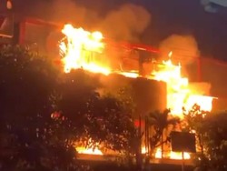 Penampakan Kebakaran di Malang Plaza, 15 Unit Damkar Diterjunkan