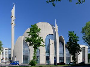 8 Potret Masjid Cologne, Masjid Terbesar di Jerman yang Punya Bentuk Unik 8 Potret Masjid Cologne, Masjid Terbesar di Jerman yang Punya Bentuk Unik