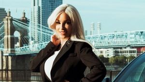 7 Foto Supir Taksi Terseksi, Dulu Model Playboy Kini Jatuh Miskin