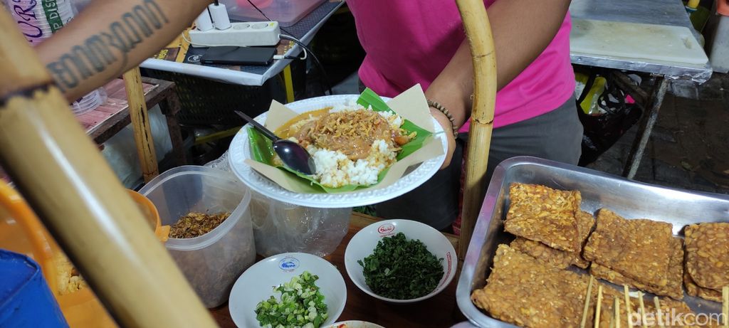Nasi glewo, kuliner khas Semarang yang kian langka. Foto diunggah Selasa (2/5/2023).