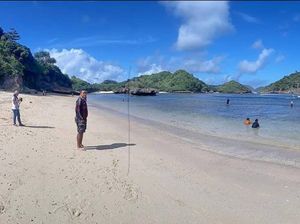 3 Pantai di Malang untuk Melihat Sunset Terakhir Tahun 2023 3 Pantai di Malang untuk Melihat Sunset Terakhir Tahun 2023