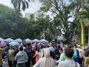 HUT Ke-24 Depok, Warga Ramai Jajal 24 Jenis Makanan Nusantara Gratis