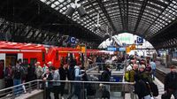 Suasana Stasiun di Jerman Saat Hari Pertama Peluncuran Tiket 49 Euro