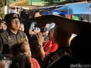 Penertiban PKL Alun-alun Probolinggo Diwarnai Adu Mulut Pedagang vs Satpol PP