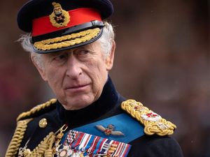 Aksi Fans Kerajaan Inggris Berkemah Jelang Penobatan Raja Charles Aksi Fans Kerajaan Inggris Berkemah Jelang Penobatan Raja Charles