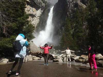 Potret Indahnya Air Terjun di Taman Nasional Yosemite yang Mengancam