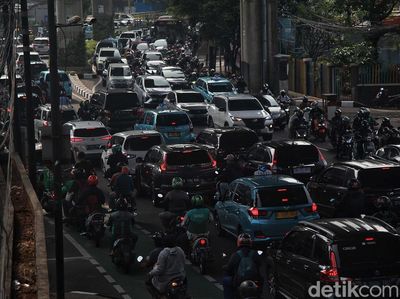 Potret Kemacetan di Jalan Tendean Pagi Tadi