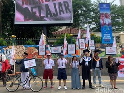 Kader PSI Pakai Seragam SD-SMA di Kemendikbud, Suarakan Revolusi Pendidikan