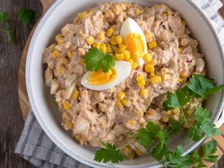 Resep Salad Tuna Jagung Manis yang Gurih Segar dan Gampang Dibuat