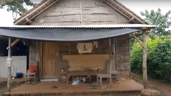 8 Foto Rumah Luarnya Kumuh Dari Kayu Dalamnya Bikin Kaget dan Kagum