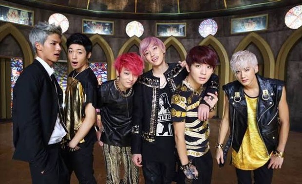 Potret Teen Top untuk lagu Rocking
