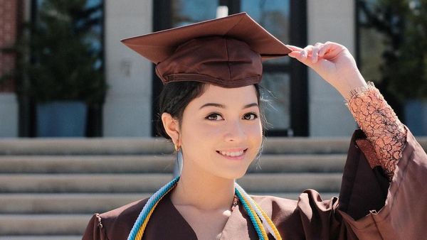 6 Potret Yoriko Angeline yang Lulus Kuliah dengan Predikat Summa Cum Laude