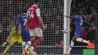 Gol balasan Chelsea dibuat Noni Madueke pada babak kedua.  