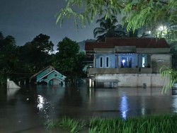 9 Orang Terjebak Banjir Setinggi 2 Meter di Cianjur