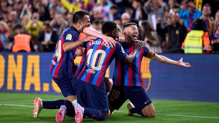 BARCELONA, SPAIN - MAY 02: Jordi Alba of FC Barcelona celebrates with his teammates Eric Garcia, Ansu Fati and Frenkie De Jong after scoring their teams first goal during the LaLiga Santander match between FC Barcelona and CA Osasuna at Spotify Camp Nou on May 02, 2023 in Barcelona, Spain. (Photo by Alex Caparros/Getty Images)