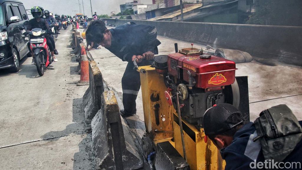 Betonisasi Flyover Pesing Bikin Macet Daan Mogot Sejak Pagi Tadi Betonisasi Flyover Pesing Bikin Macet Daan Mogot Sejak Pagi Tadi