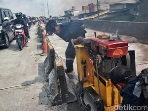 Betonisasi Flyover Pesing Bikin Macet Daan Mogot Sejak Pagi Tadi