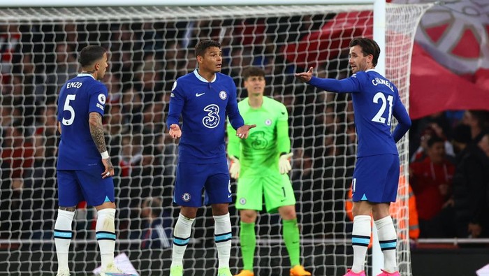 Soccer Football - Premier League - Arsenal v Chelsea - Emirates Stadium, London, Britain - May 2, 2023 Chelseas Thiago Silva, Enzo Fernandez and Ben Chilwell react after Arsenals Martin Odegaard scores their second goal Action Images via Reuters/Matthew Childs EDITORIAL USE ONLY. No use with unauthorized audio, video, data, fixture lists, club/league logos or live services. Online in-match use limited to 75 images, no video emulation. No use in betting, games or single club /league/player publications.  Please contact your account representative for further details.