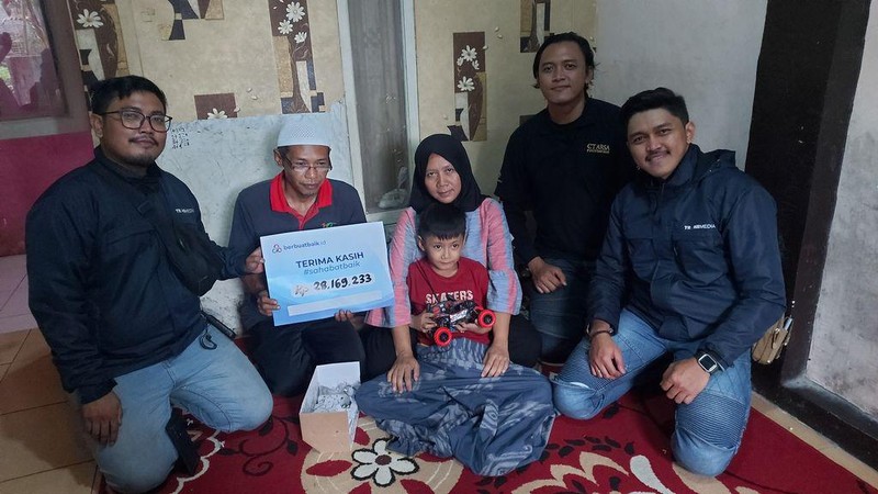 Donasi Sahabat Baik Bantu Keluarga Bocah Berkelamin Ganda Buka Usaha