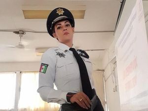 Potret Polwan Seksi yang Jadi Viral di TikTok, Bikin Netizen Minta Diborgol Potret Polwan Seksi yang Jadi Viral di TikTok, Bikin Netizen Minta Diborgol